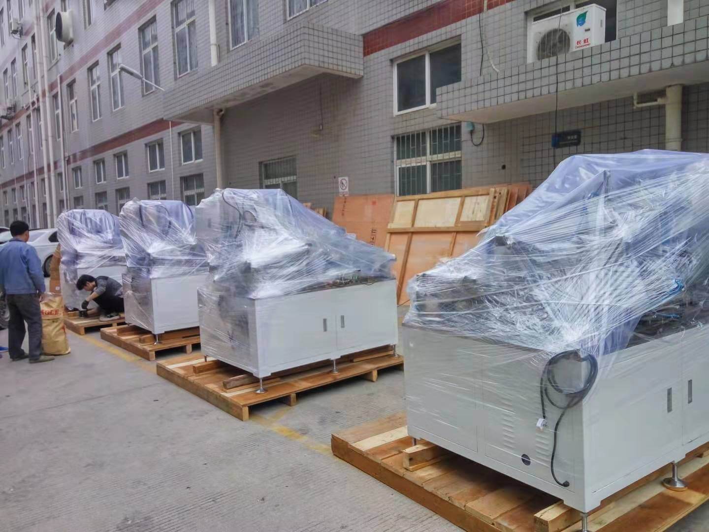 we are loading 3 containers of American Hose Hoop Machine to usa